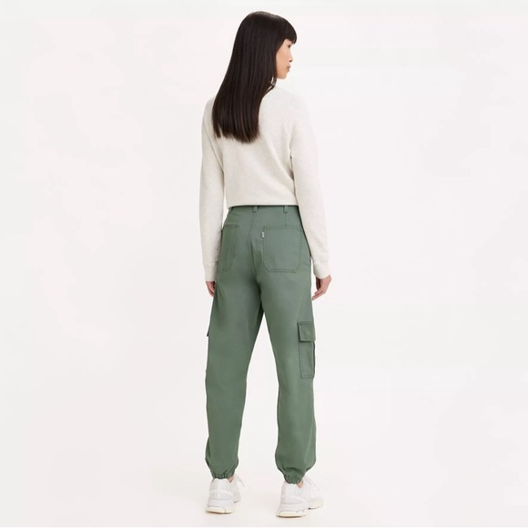 Levi’s High-Waisted Cargo Pants Size 26 - Picture 2 of 4